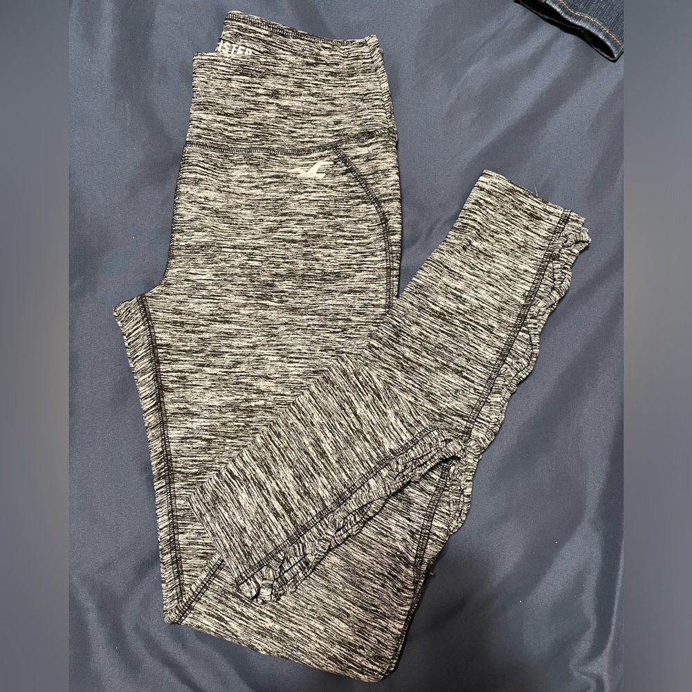 *NWOT Hollister Heather Grey/Black Criss Cross Ankle Detail Full Length Leggings